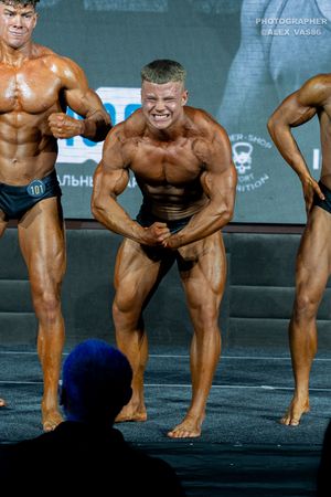 CLASSIC  PHYSIQUE юниоры